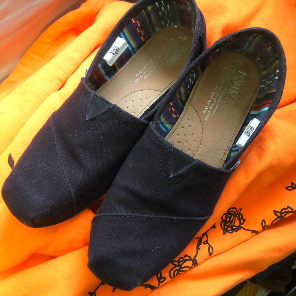 Toms black slip on women’s 7